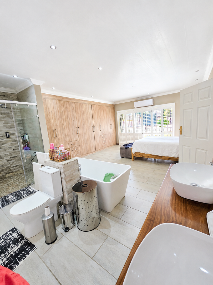 5 Bedroom Property for Sale in Flamwood North West